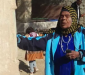مصرية تعيش بجوار قبور أبنائها منذ 33 عاما – فيديو